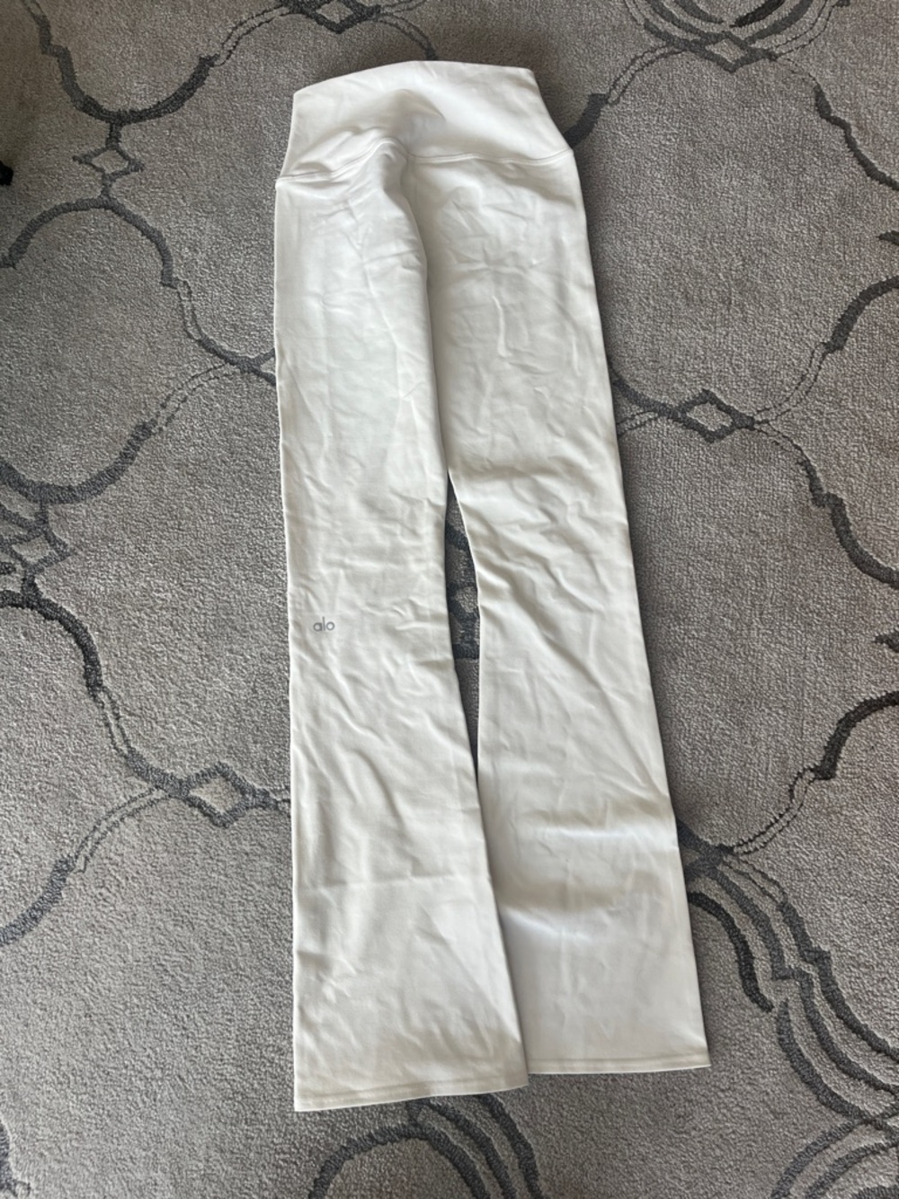 ALO yoga leggings size small. Color cream.